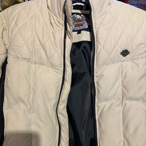 Harley Davidson puffer jacket black/white w/ embroidery on the back Medium